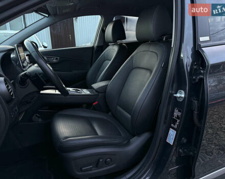 Серый Хендай Kona Electric, объемом двигателя 0 л и пробегом 36 тыс. км за 20700 $, фото 39 на Automoto.ua