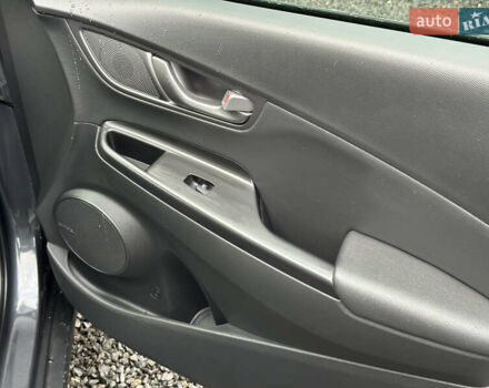 Серый Хендай Kona Electric, объемом двигателя 0 л и пробегом 167 тыс. км за 17700 $, фото 80 на Automoto.ua