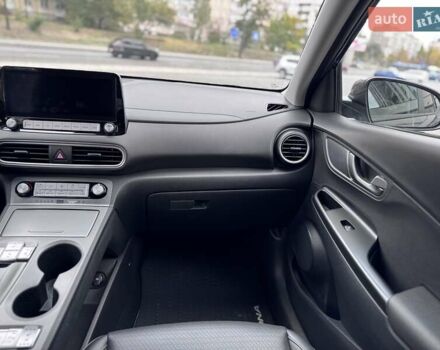 Сірий Хендай Kona Electric, об'ємом двигуна 0 л та пробігом 88 тис. км за 18700 $, фото 26 на Automoto.ua