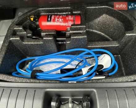 Серый Хендай Kona Electric, объемом двигателя 0 л и пробегом 78 тыс. км за 19500 $, фото 43 на Automoto.ua