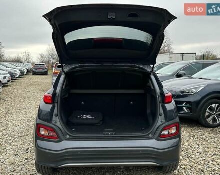 Сірий Хендай Kona Electric, об'ємом двигуна 0 л та пробігом 76 тис. км за 20500 $, фото 81 на Automoto.ua