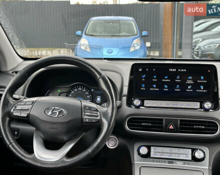 Серый Хендай Kona Electric, объемом двигателя 0 л и пробегом 167 тыс. км за 17700 $, фото 24 на Automoto.ua