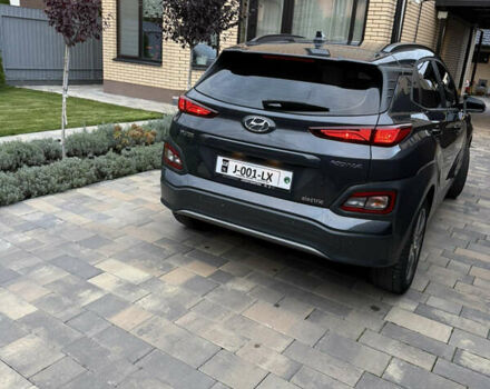 Серый Хендай Kona Electric, объемом двигателя 0 л и пробегом 125 тыс. км за 16900 $, фото 2 на Automoto.ua