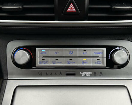 Сірий Хендай Kona Electric, об'ємом двигуна 0 л та пробігом 61 тис. км за 15780 $, фото 18 на Automoto.ua