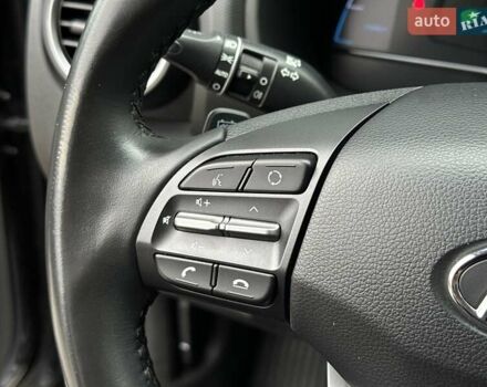 Сірий Хендай Kona Electric, об'ємом двигуна 0 л та пробігом 63 тис. км за 18500 $, фото 32 на Automoto.ua