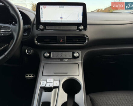 Серый Хендай Kona Electric, объемом двигателя 0 л и пробегом 36 тыс. км за 20700 $, фото 68 на Automoto.ua