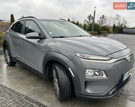 Сірий Хендай Kona Electric, об'ємом двигуна 0 л та пробігом 61 тис. км за 15780 $, фото 6 на Automoto.ua