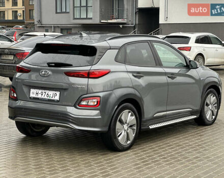Серый Хендай Kona Electric, объемом двигателя 0 л и пробегом 158 тыс. км за 16300 $, фото 5 на Automoto.ua
