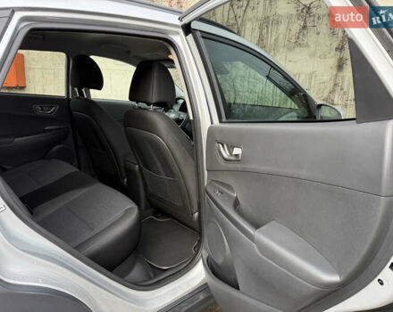 Серый Хендай Kona Electric, объемом двигателя 0 л и пробегом 26 тыс. км за 18850 $, фото 32 на Automoto.ua