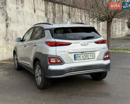 Серый Хендай Kona Electric, объемом двигателя 0 л и пробегом 26 тыс. км за 18850 $, фото 11 на Automoto.ua