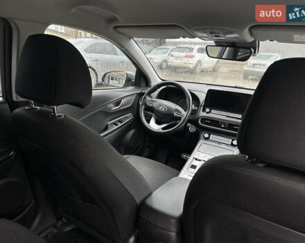 Серый Хендай Kona Electric, объемом двигателя 0 л и пробегом 158 тыс. км за 16300 $, фото 25 на Automoto.ua