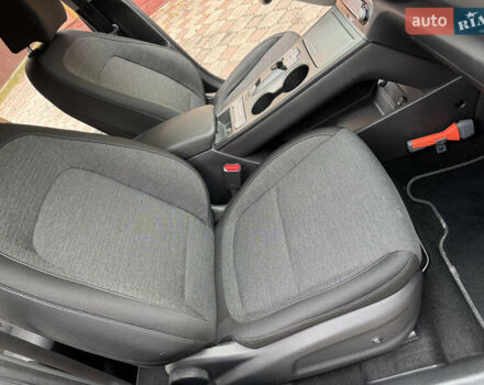 Серый Хендай Kona Electric, объемом двигателя 0 л и пробегом 106 тыс. км за 15999 $, фото 19 на Automoto.ua