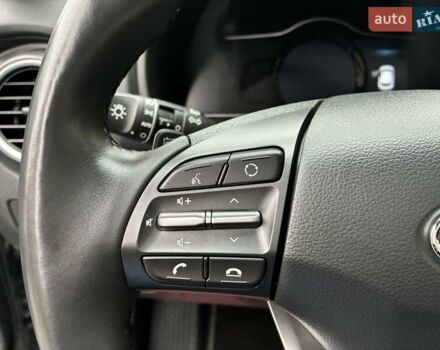 Серый Хендай Kona Electric, объемом двигателя 0 л и пробегом 78 тыс. км за 19500 $, фото 83 на Automoto.ua
