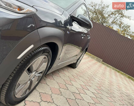 Серый Хендай Kona Electric, объемом двигателя 0 л и пробегом 106 тыс. км за 15999 $, фото 39 на Automoto.ua