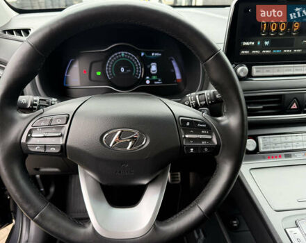 Серый Хендай Kona Electric, объемом двигателя 0 л и пробегом 52 тыс. км за 19000 $, фото 24 на Automoto.ua