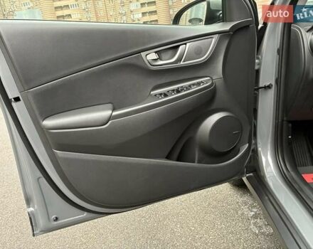 Серый Хендай Kona Electric, объемом двигателя 0 л и пробегом 78 тыс. км за 19500 $, фото 72 на Automoto.ua