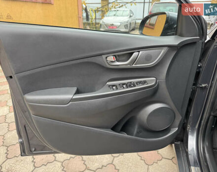 Серый Хендай Kona Electric, объемом двигателя 0 л и пробегом 106 тыс. км за 15999 $, фото 11 на Automoto.ua