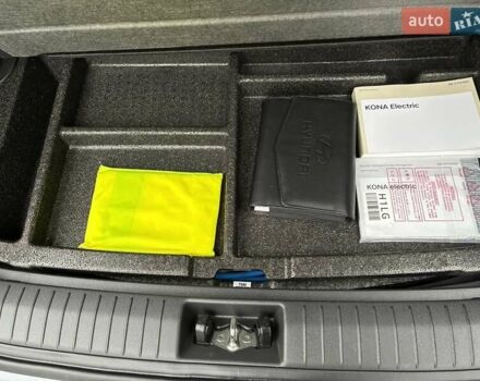 Серый Хендай Kona Electric, объемом двигателя 0 л и пробегом 78 тыс. км за 19500 $, фото 42 на Automoto.ua