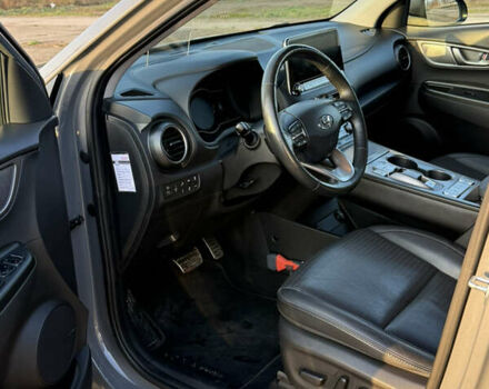 Серый Хендай Kona Electric, объемом двигателя 0 л и пробегом 77 тыс. км за 19700 $, фото 4 на Automoto.ua