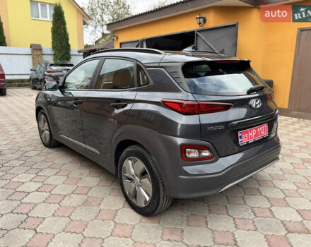 Серый Хендай Kona Electric, объемом двигателя 0 л и пробегом 106 тыс. км за 15999 $, фото 7 на Automoto.ua