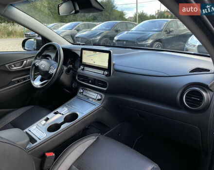 Серый Хендай Kona Electric, объемом двигателя 0 л и пробегом 69 тыс. км за 20400 $, фото 95 на Automoto.ua