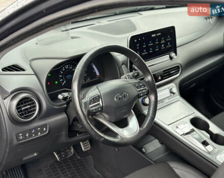 Серый Хендай Kona Electric, объемом двигателя 0 л и пробегом 167 тыс. км за 17700 $, фото 46 на Automoto.ua