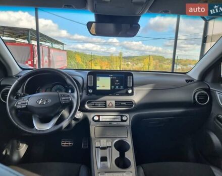 Серый Хендай Kona Electric, объемом двигателя 0 л и пробегом 42 тыс. км за 16200 $, фото 40 на Automoto.ua