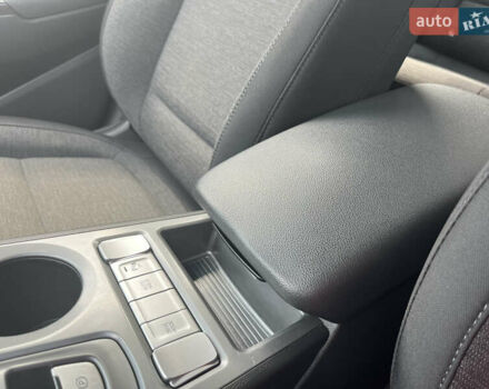 Серый Хендай Kona Electric, объемом двигателя 0 л и пробегом 49 тыс. км за 14900 $, фото 63 на Automoto.ua