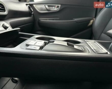 Сірий Хендай Kona Electric, об'ємом двигуна 0 л та пробігом 76 тис. км за 20500 $, фото 17 на Automoto.ua