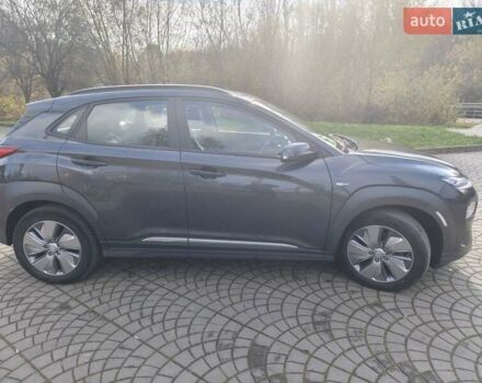 Серый Хендай Kona Electric, объемом двигателя 0 л и пробегом 122 тыс. км за 16550 $, фото 8 на Automoto.ua
