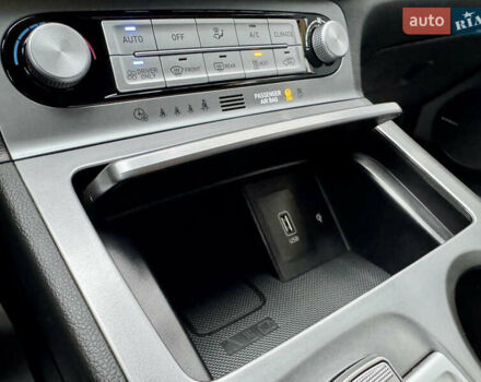 Сірий Хендай Kona Electric, об'ємом двигуна 0 л та пробігом 78 тис. км за 18900 $, фото 56 на Automoto.ua