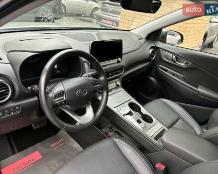 Серый Хендай Kona Electric, объемом двигателя 0 л и пробегом 78 тыс. км за 19500 $, фото 79 на Automoto.ua