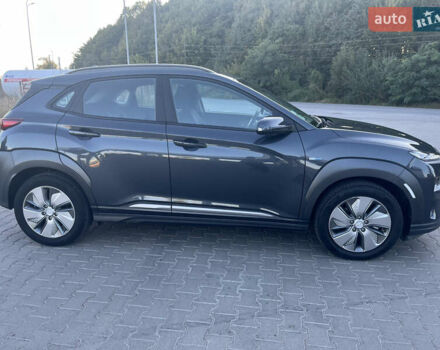 Сірий Хендай Kona Electric, об'ємом двигуна 0 л та пробігом 31 тис. км за 15500 $, фото 4 на Automoto.ua