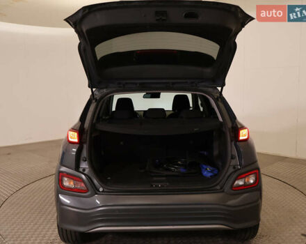 Серый Хендай Kona Electric, объемом двигателя 0 л и пробегом 155 тыс. км за 17400 $, фото 8 на Automoto.ua