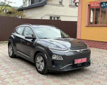 Серый Хендай Kona Electric, объемом двигателя 0 л и пробегом 106 тыс. км за 15999 $, фото 3 на Automoto.ua