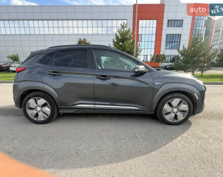 Серый Хендай Kona Electric, объемом двигателя 0 л и пробегом 117 тыс. км за 18900 $, фото 2 на Automoto.ua