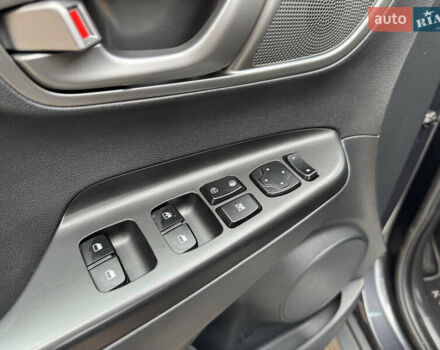 Серый Хендай Kona Electric, объемом двигателя 0 л и пробегом 106 тыс. км за 15999 $, фото 12 на Automoto.ua