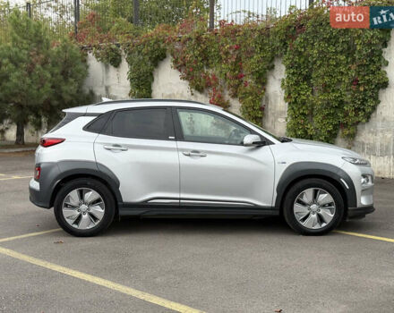 Серый Хендай Kona Electric, объемом двигателя 0 л и пробегом 26 тыс. км за 18850 $, фото 18 на Automoto.ua