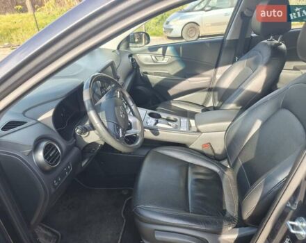 Серый Хендай Kona Electric, объемом двигателя 0 л и пробегом 122 тыс. км за 16550 $, фото 6 на Automoto.ua