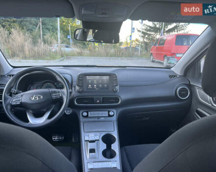 Серый Хендай Kona Electric, объемом двигателя 0 л и пробегом 31 тыс. км за 15450 $, фото 29 на Automoto.ua