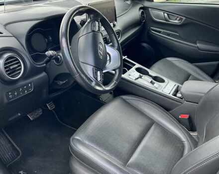 Серый Хендай Kona Electric, объемом двигателя 0 л и пробегом 117 тыс. км за 18900 $, фото 9 на Automoto.ua