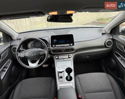 Серый Хендай Kona Electric, объемом двигателя 0 л и пробегом 26 тыс. км за 18850 $, фото 39 на Automoto.ua