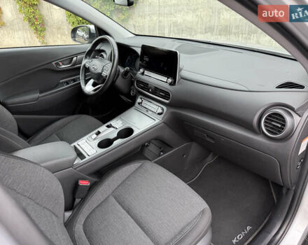 Серый Хендай Kona Electric, объемом двигателя 0 л и пробегом 26 тыс. км за 18850 $, фото 37 на Automoto.ua