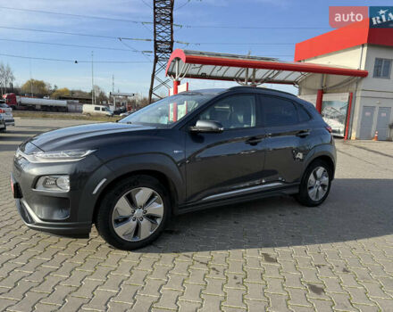 Серый Хендай Kona Electric, объемом двигателя 0 л и пробегом 69 тыс. км за 19300 $, фото 4 на Automoto.ua