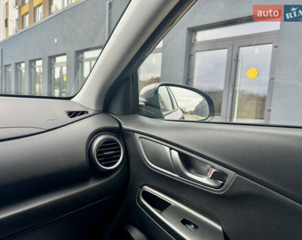 Сірий Хендай Kona Electric, об'ємом двигуна 0 л та пробігом 78 тис. км за 18900 $, фото 60 на Automoto.ua