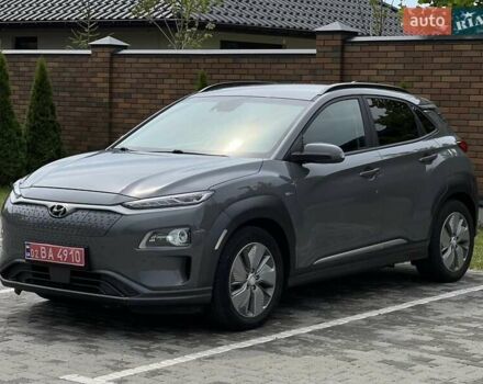 Серый Хендай Kona Electric, объемом двигателя 0 л и пробегом 117 тыс. км за 17990 $, фото 2 на Automoto.ua