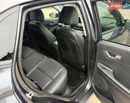 Серый Хендай Kona Electric, объемом двигателя 0 л и пробегом 52 тыс. км за 19000 $, фото 29 на Automoto.ua