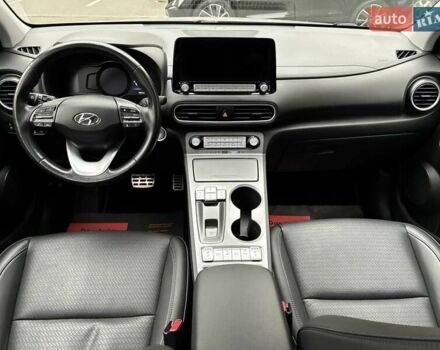 Серый Хендай Kona Electric, объемом двигателя 0 л и пробегом 78 тыс. км за 19500 $, фото 87 на Automoto.ua