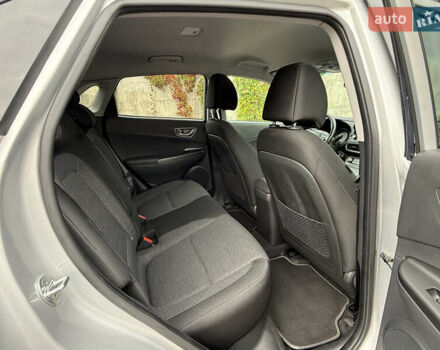 Серый Хендай Kona Electric, объемом двигателя 0 л и пробегом 26 тыс. км за 18850 $, фото 48 на Automoto.ua