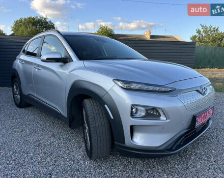 Серый Хендай Kona Electric, объемом двигателя 0 л и пробегом 109 тыс. км за 18450 $, фото 17 на Automoto.ua